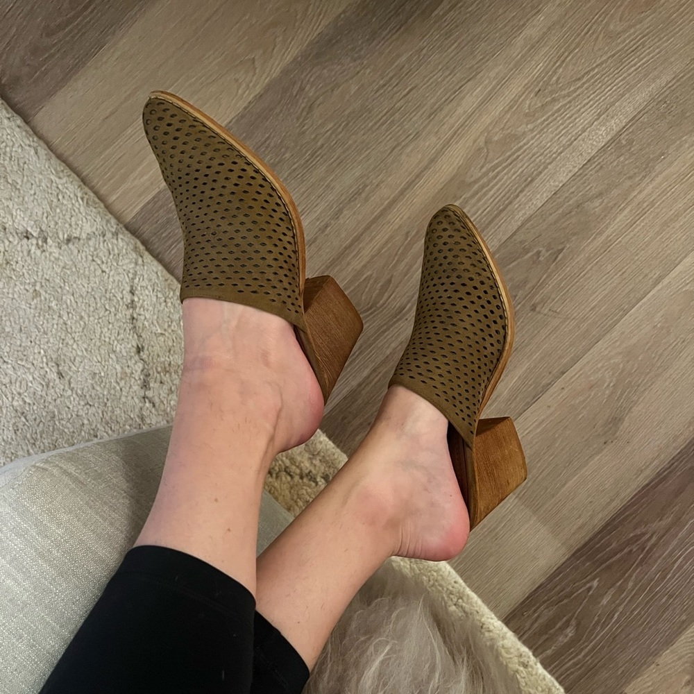 Chic brown mule - size 9